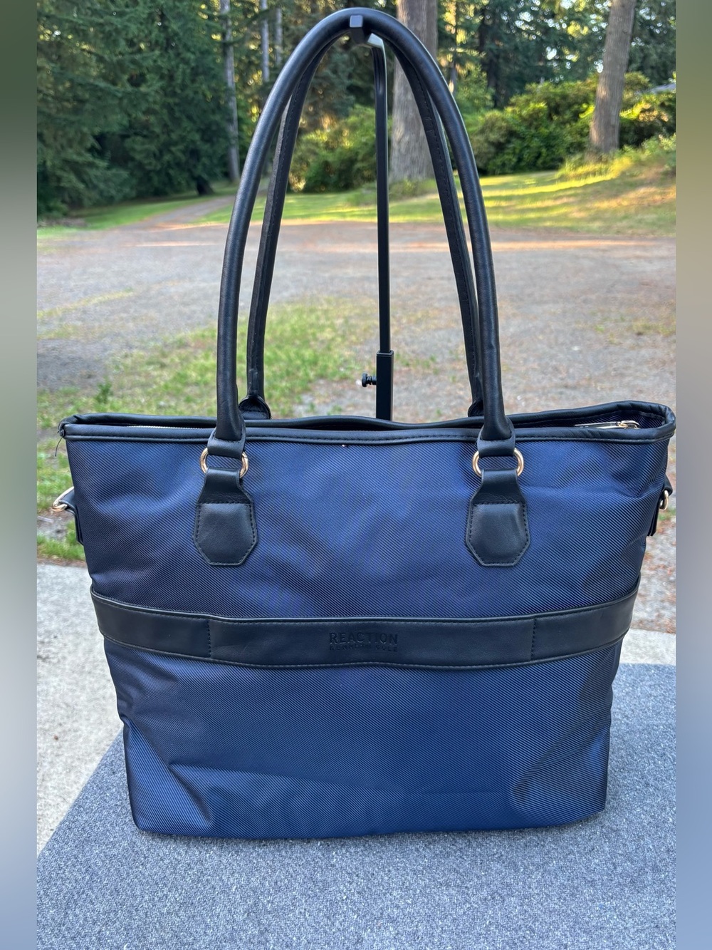 Kenneth Cole Reaction Chelsea Quilted Chevron Laptop Tablet Business Tote Navy - Picture 4 of 16